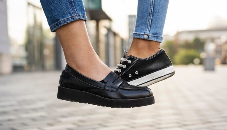 Sneaker e stringate, scarpe autunno 2025 di tendenza