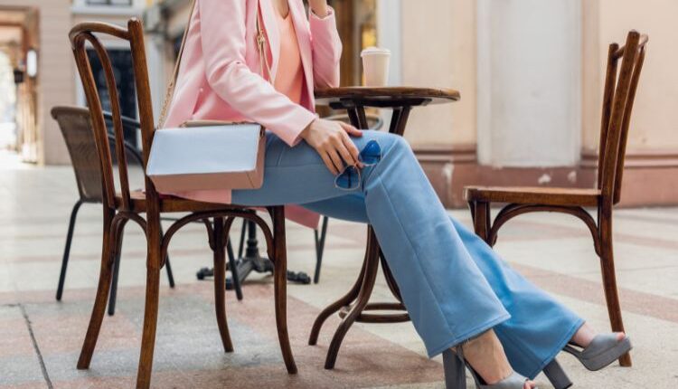 Donna con Outfit per il brunch perfetto